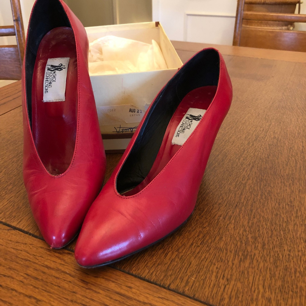 HEELS, Retro